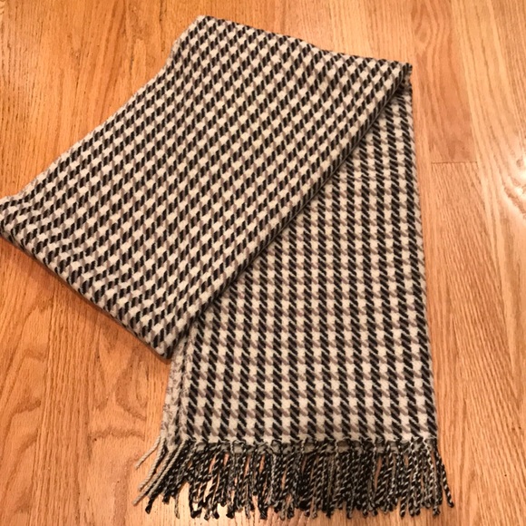 J. Crew Accessories - JCREW Houndstooth Wool Scarf